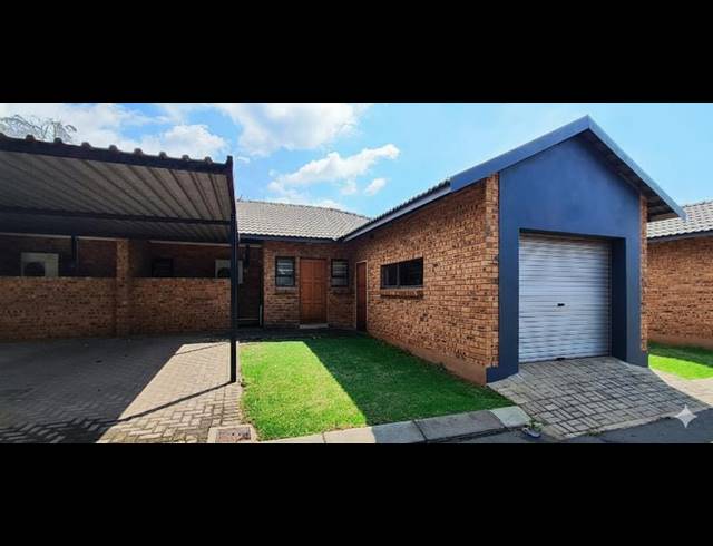 3 BEDROOM TOWNHOUSE FOR SALE IN COMET